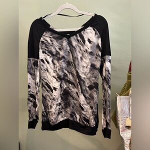 Blanc Noir Long Sleeve Athletic Shirt- Size M